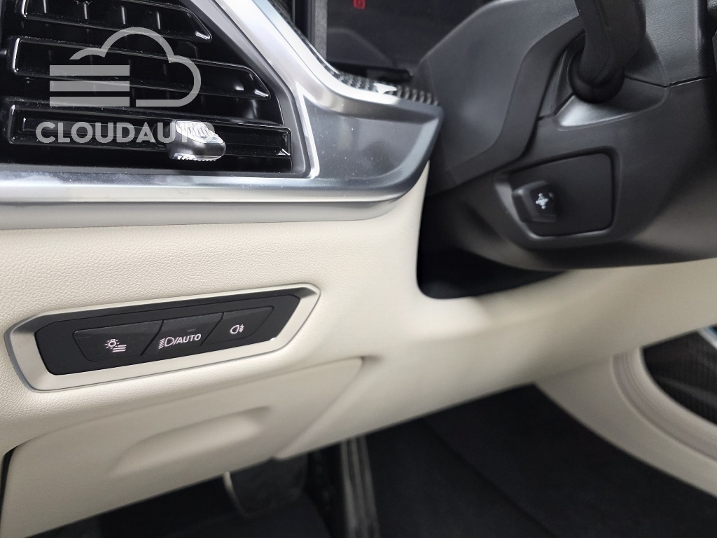 2025 BMW X7 xDrive 40i M Sports - Image 15
