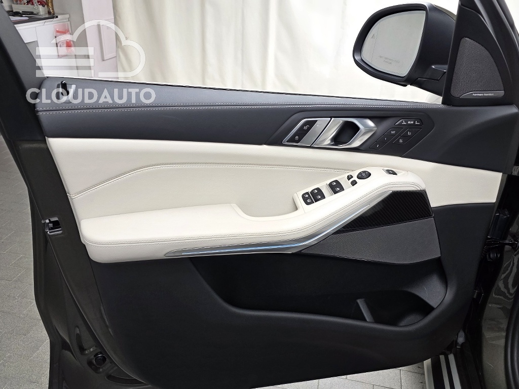 2025 BMW X7 xDrive 40i M Sports - Image 21