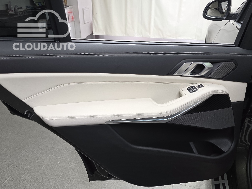 2025 BMW X7 xDrive 40i M Sports - Image 22