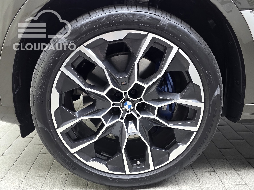 2025 BMW X7 xDrive 40i M Sports - Image 5