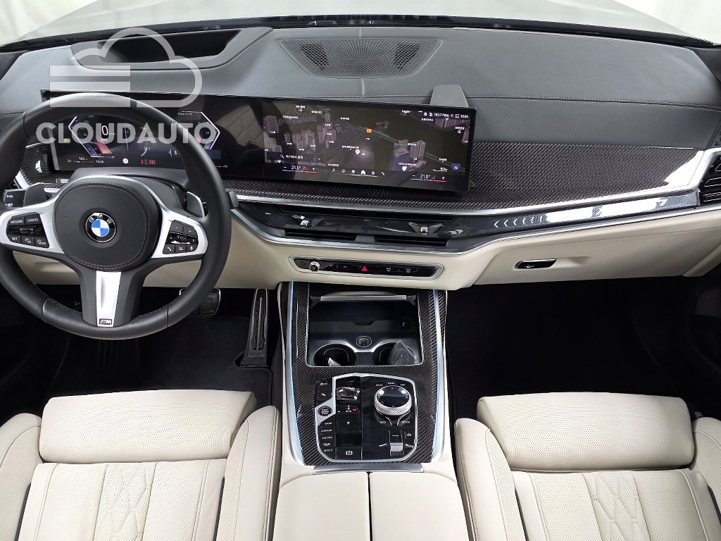 2025 BMW X7 xDrive 40i M Sports - Image 7