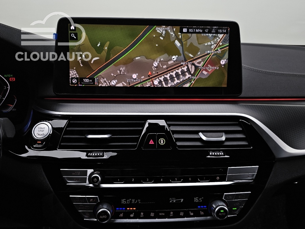 2023 BMW 5 Series 520i M Sports - Image 14