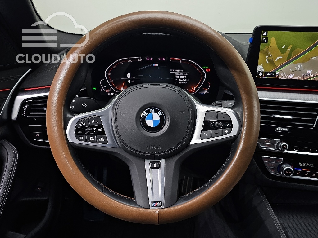 2023 BMW 5 Series 520i M Sports - Image 15