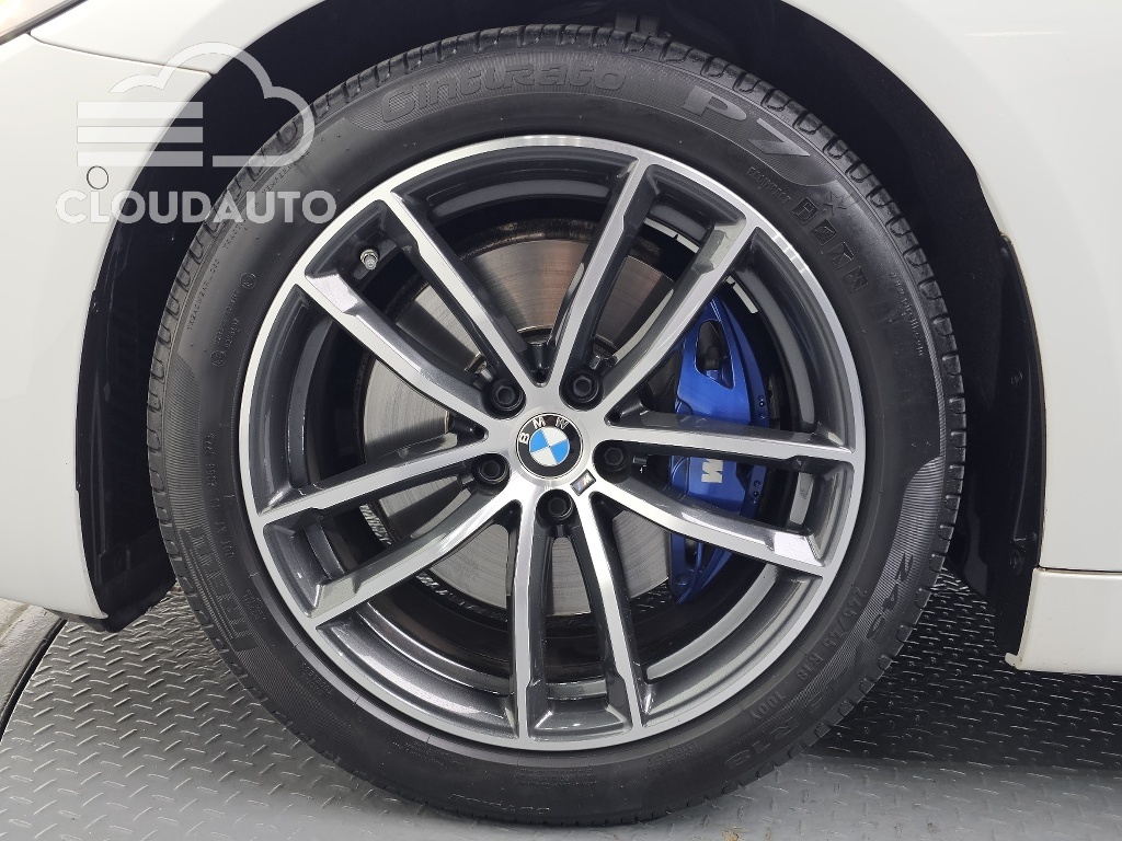 2023 BMW 5 Series 520i M Sports - Image 21