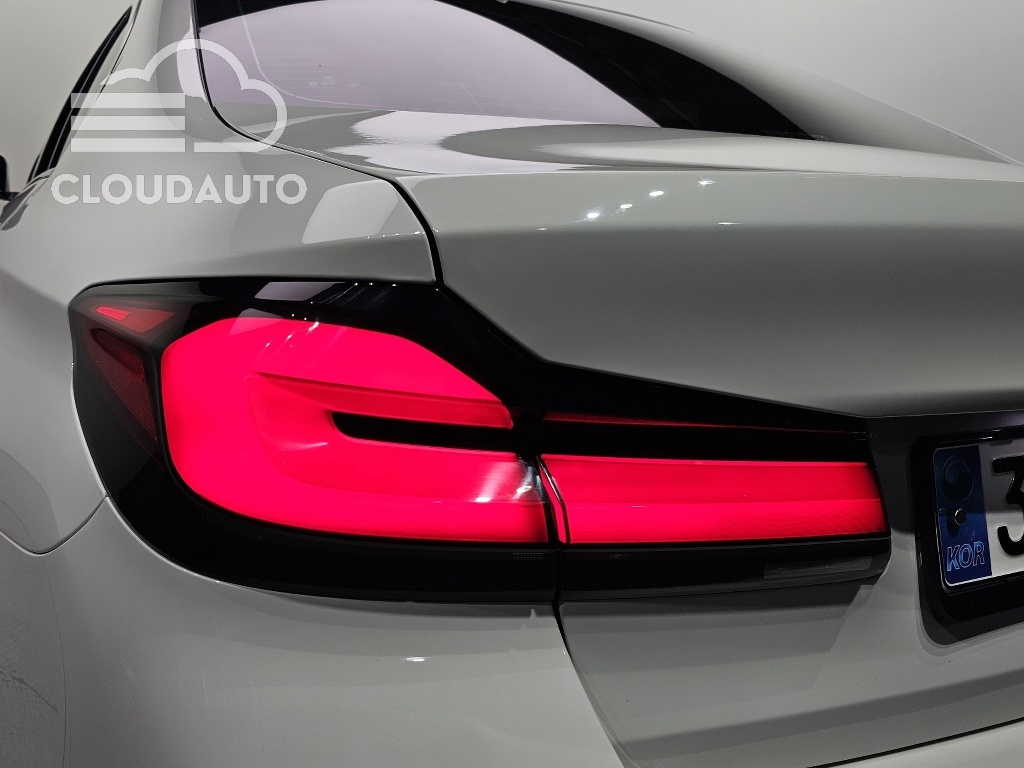 2023 BMW 5 Series 520i M Sports - Image 23
