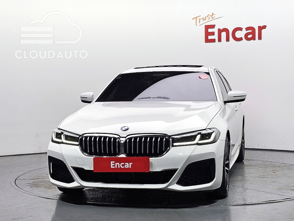 2023 BMW 5 Series 520i M Sports - Image 3