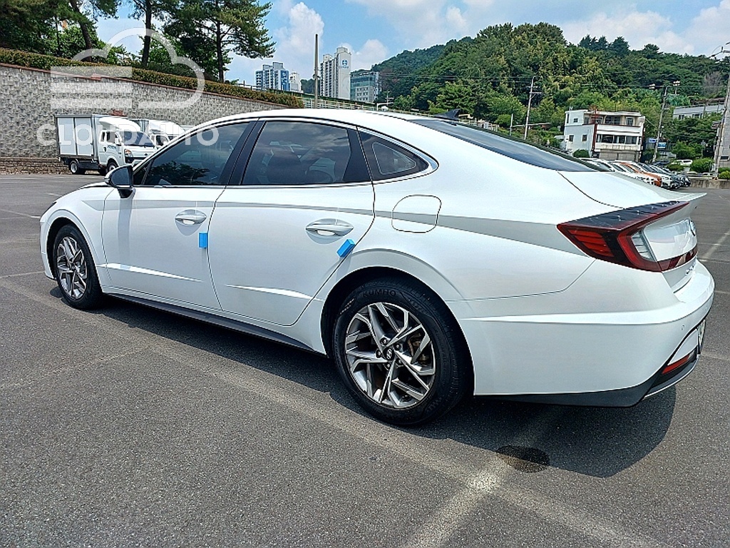 2021 Hyundai Sonata 2.0 - Image 4
