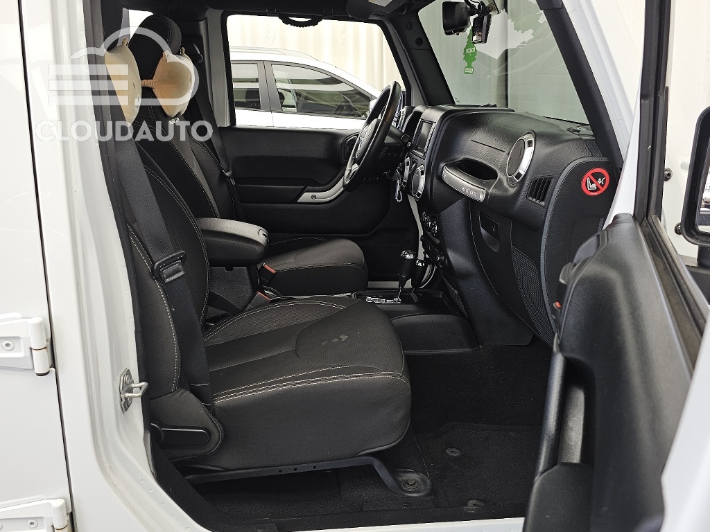 2017 Jeep Wrangler 3.6 4Door - Image 11