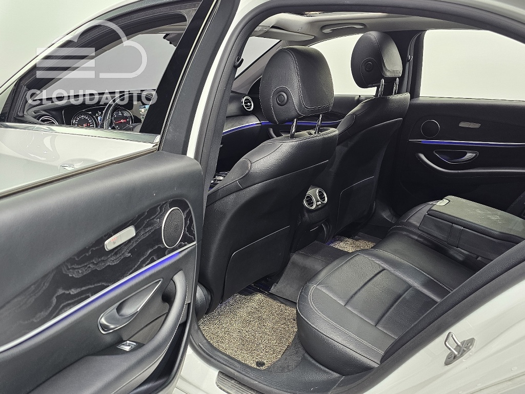 2017 Mercedes-Benz E-Class E220d - Image 11