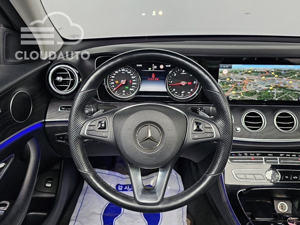 2017 Mercedes-Benz E-Class E220d - Image 15