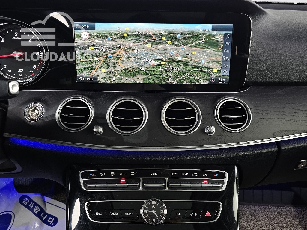 2017 Mercedes-Benz E-Class E220d - Image 16