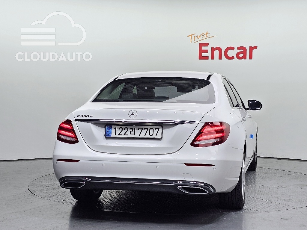 2017 Mercedes-Benz E-Class E220d - Image 4