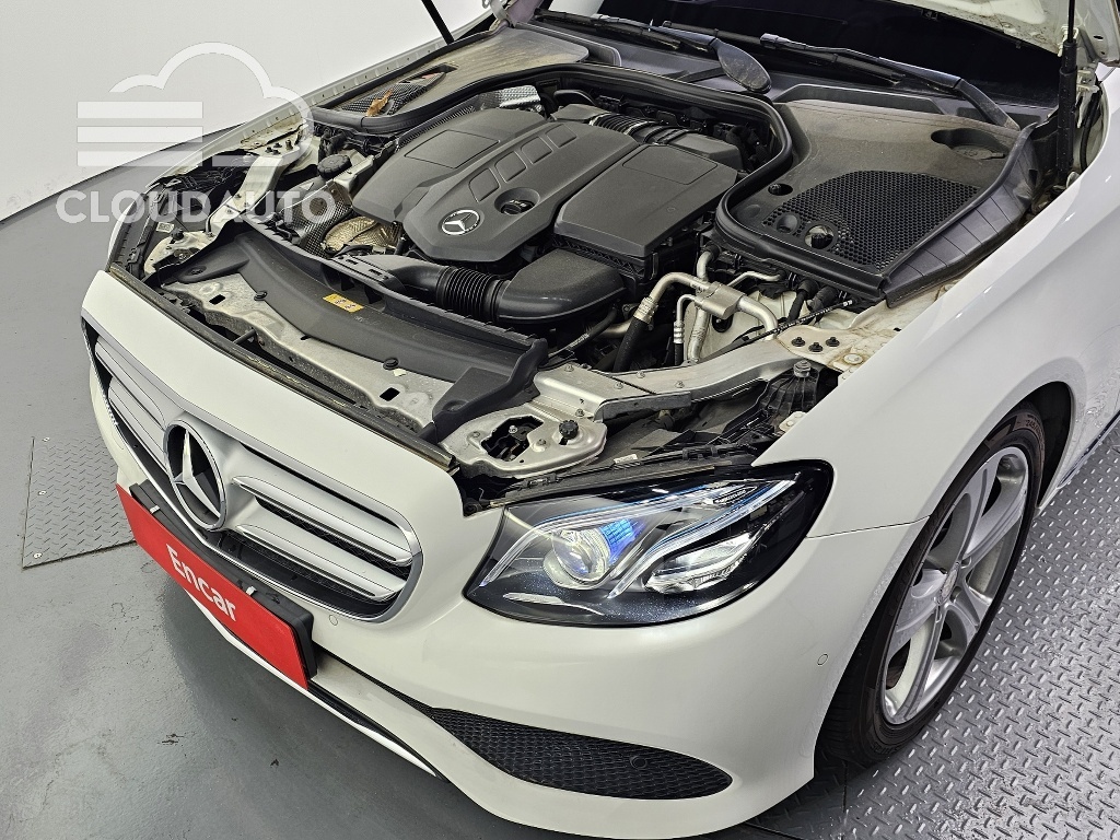 2017 Mercedes-Benz E-Class E220d - Image 6