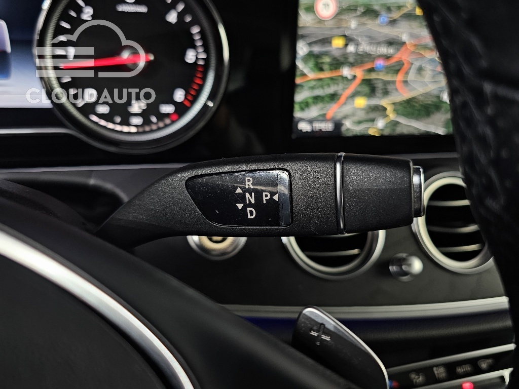 2017 Mercedes-Benz E-Class E220d - Image 9