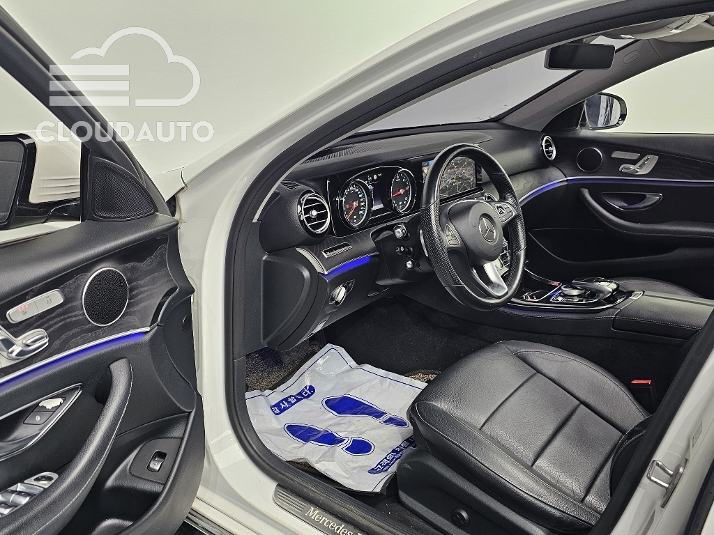 2017 Mercedes-Benz E-Class E220d - Image 10