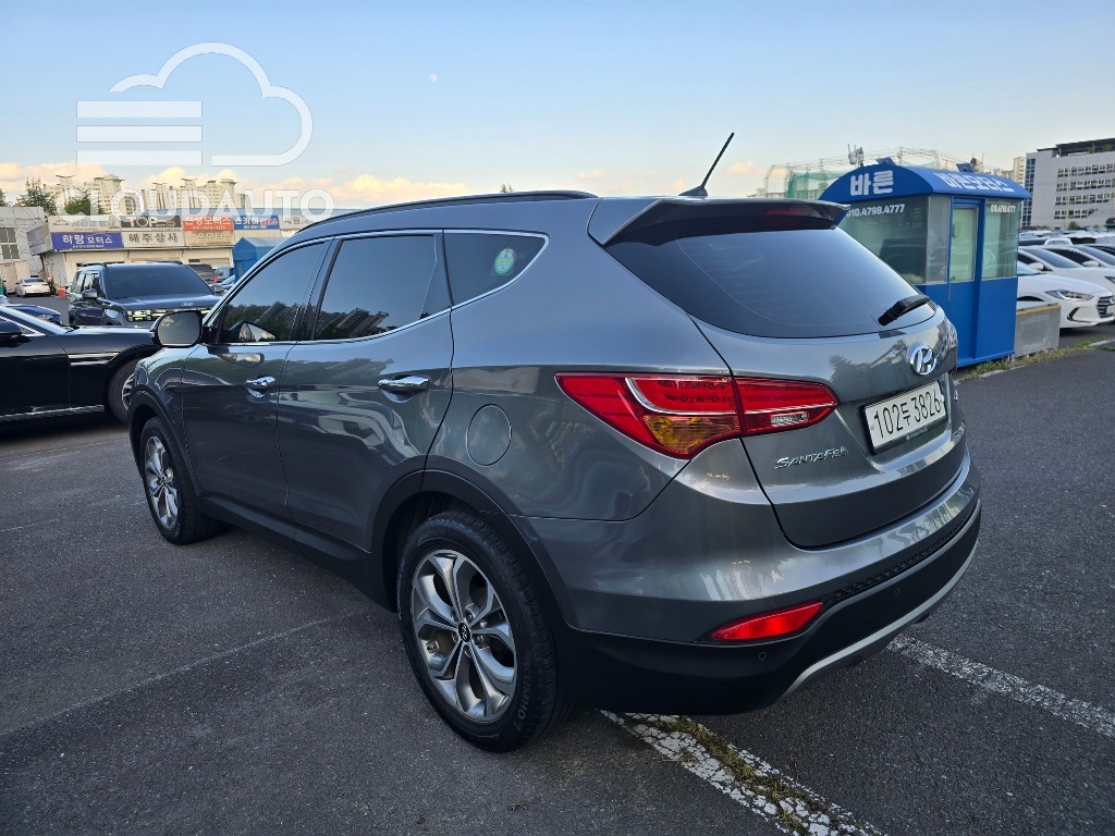 2015 Hyundai Santa Fe Diesel 2.0 2WD Premium - Image 4