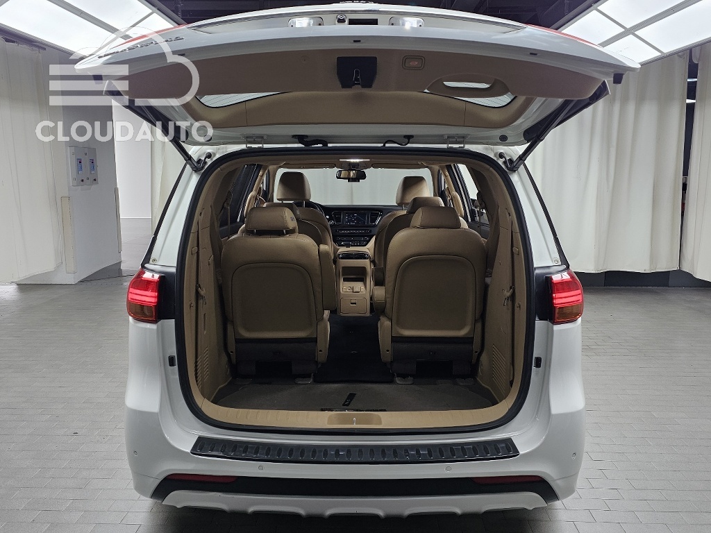 2017 Kia Carnival 9 Noblesse - Image 18