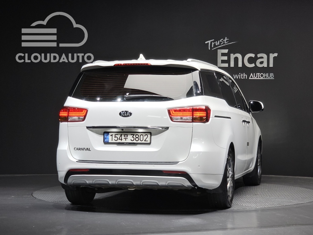 2017 Kia Carnival 9 Noblesse - Image 4