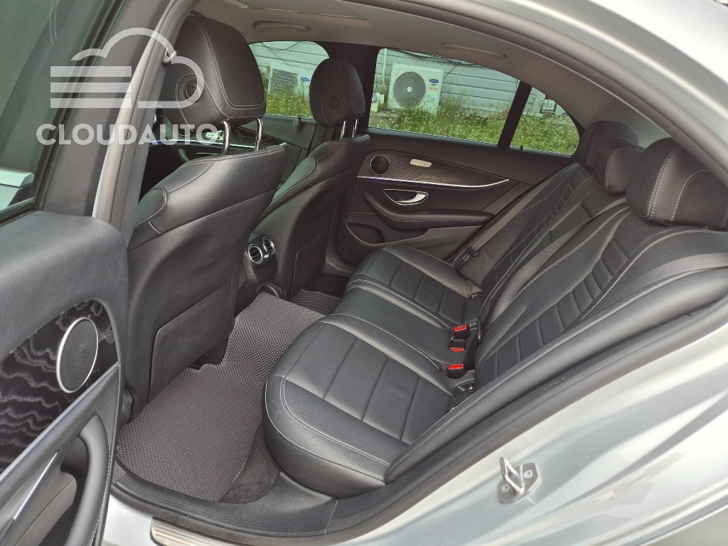 2017 Mercedes-Benz E-Class E220d - Image 11