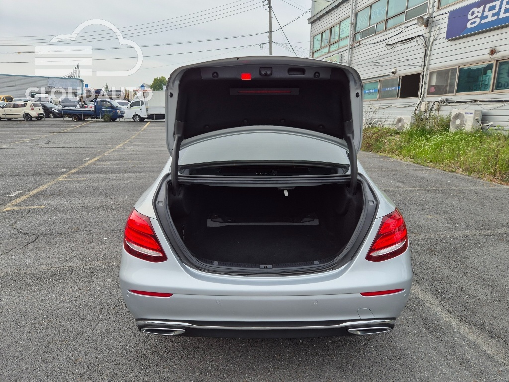 2017 Mercedes-Benz E-Class E220d - Image 14