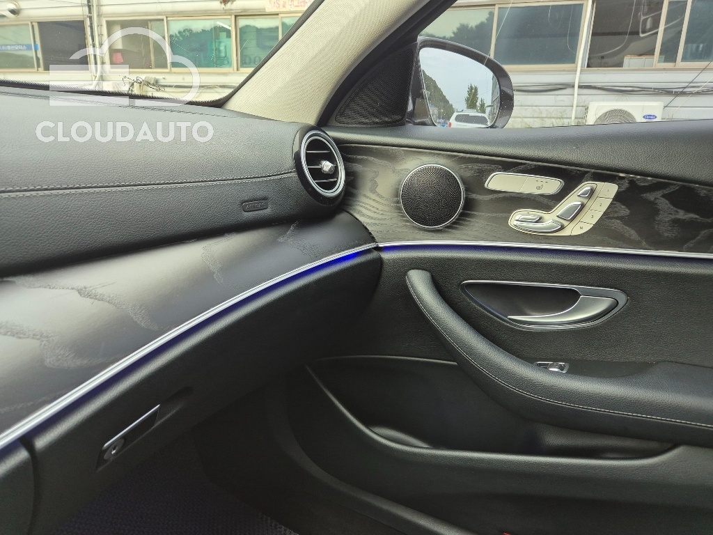 2017 Mercedes-Benz E-Class E220d - Image 19