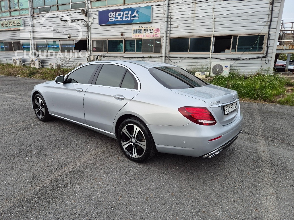 2017 Mercedes-Benz E-Class E220d - Image 2