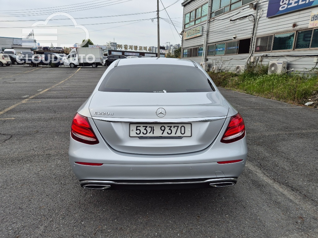 2017 Mercedes-Benz E-Class E220d - Image 4