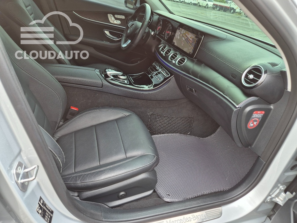 2017 Mercedes-Benz E-Class E220d - Image 10