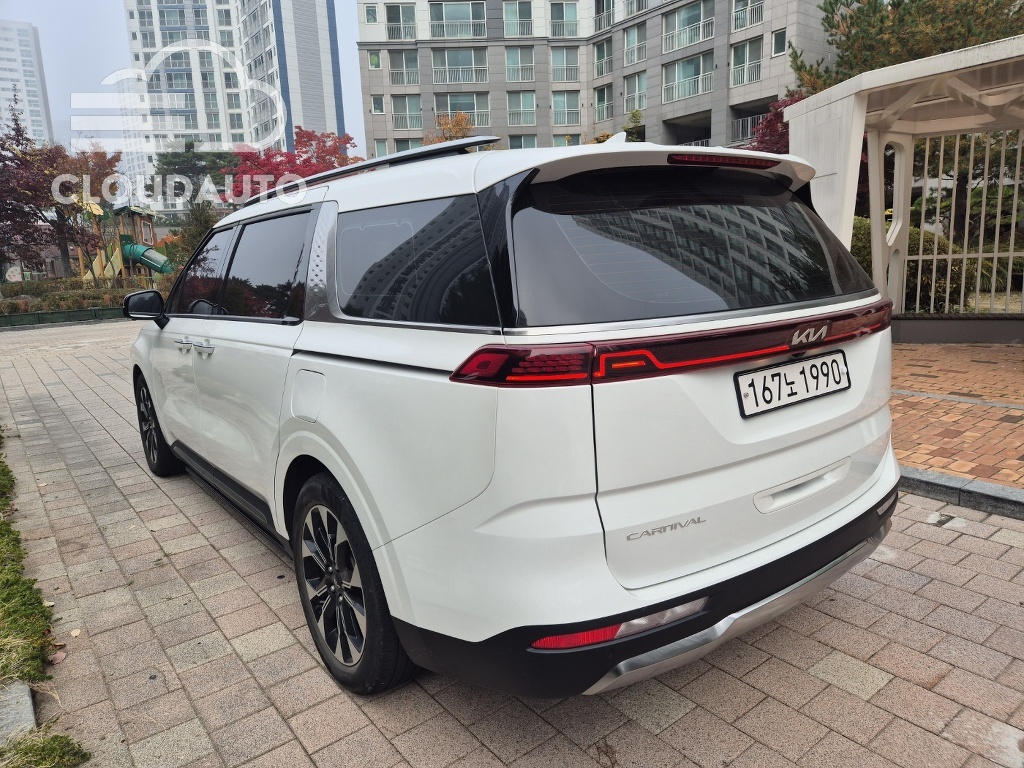 2022 Kia Carnival 9 Signature - Image 3