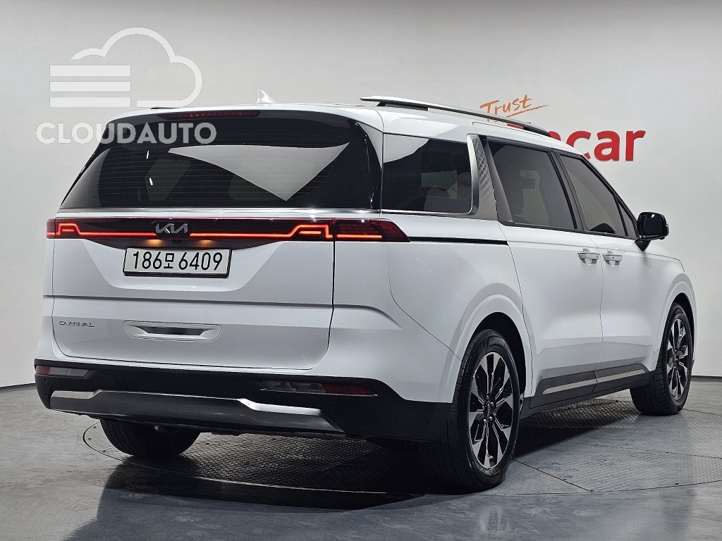 2022 Kia Carnival 9 Noblesse - Image 2