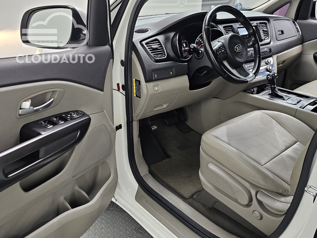 2016 Kia Carnival 9 Luxury - Image 11