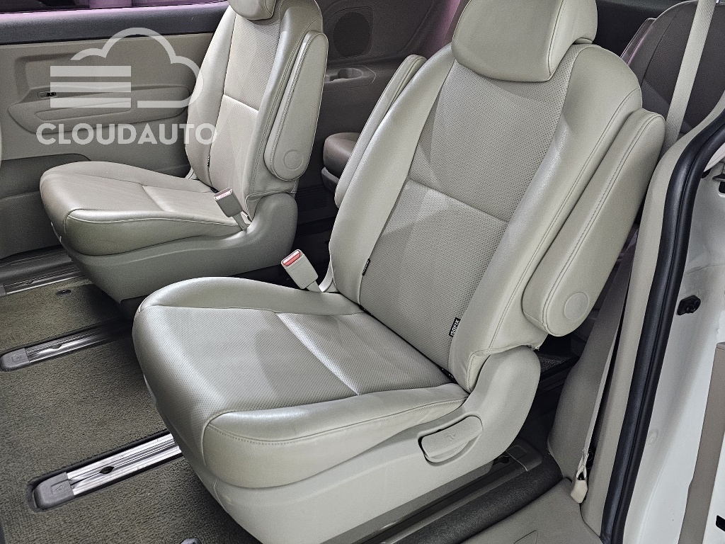 2016 Kia Carnival 9 Luxury - Image 12