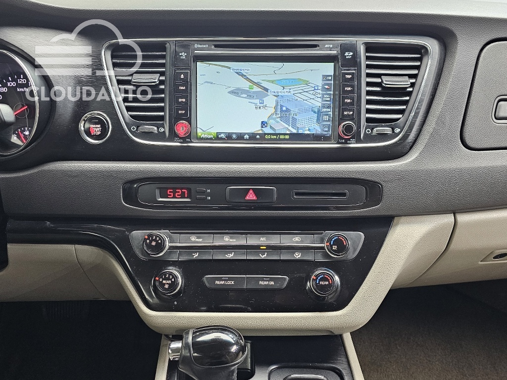 2016 Kia Carnival 9 Luxury - Image 16