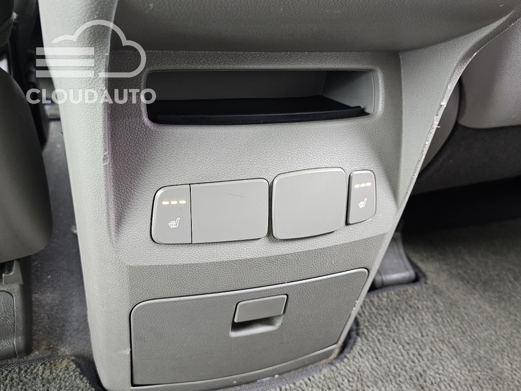 2016 Kia Carnival 9 Luxury - Image 17