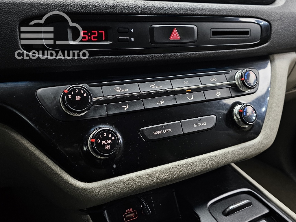 2016 Kia Carnival 9 Luxury - Image 18