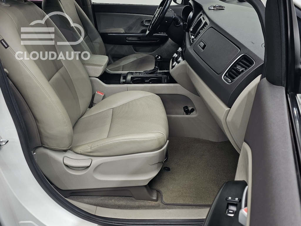 2016 Kia Carnival 9 Luxury - Image 10
