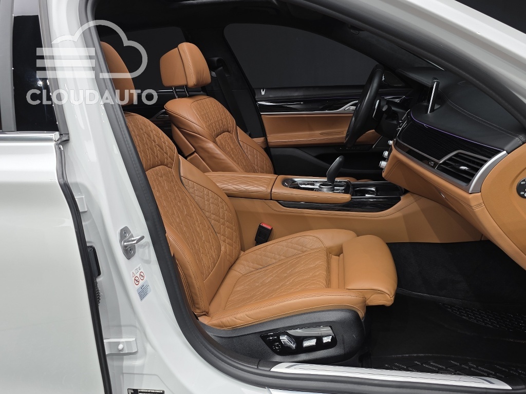 2022 BMW 7 Series 740i M Sports - Image 11