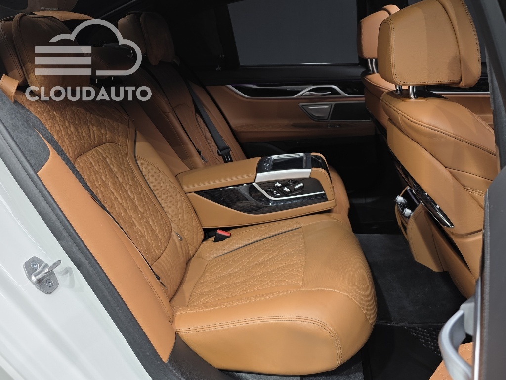 2022 BMW 7 Series 740i M Sports - Image 12