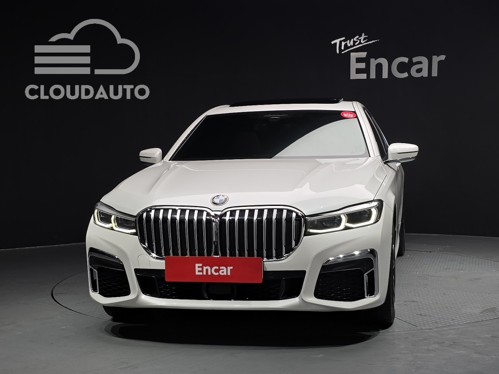 2022 BMW 7 Series 740i M Sports - Image 3