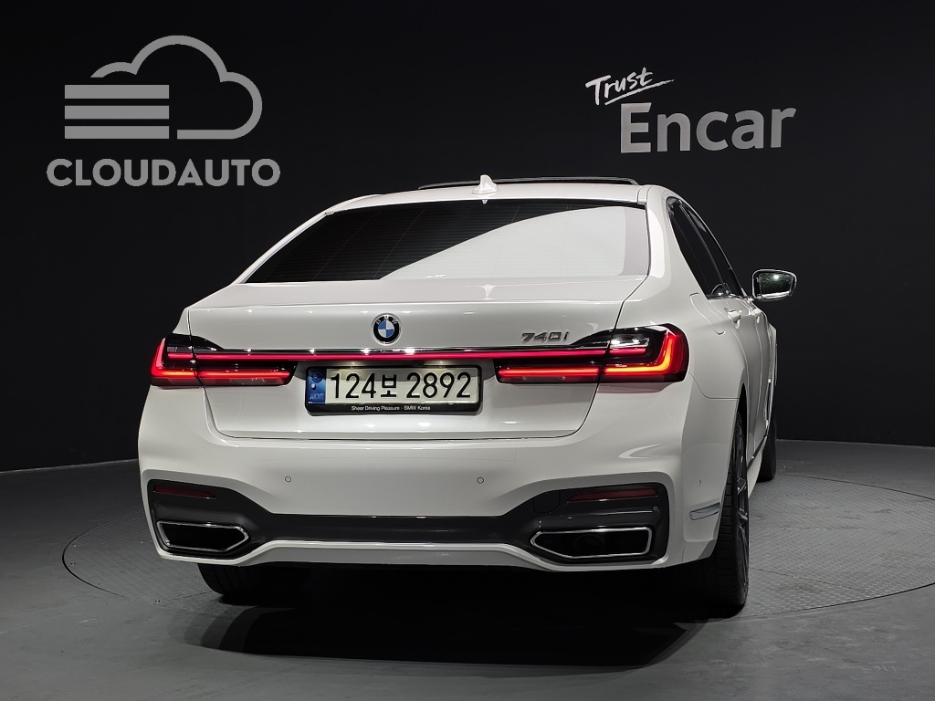 2022 BMW 7 Series 740i M Sports - Image 4