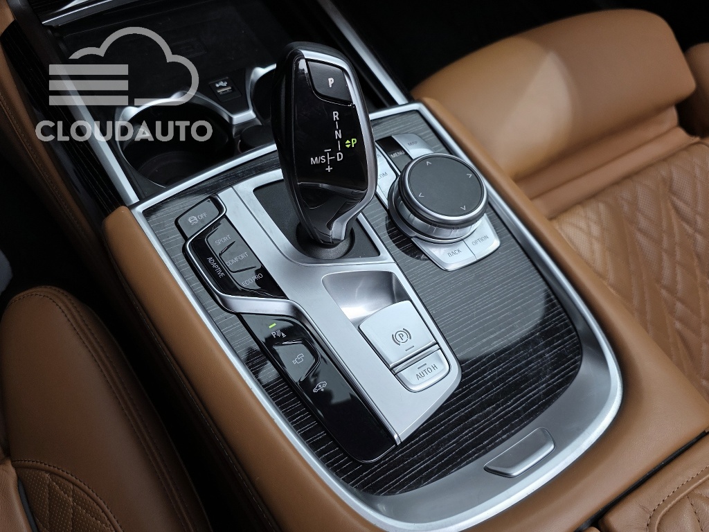 2022 BMW 7 Series 740i M Sports - Image 9