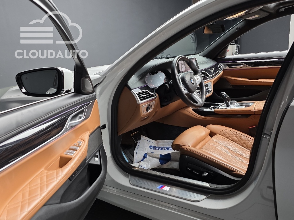 2022 BMW 7 Series 740i M Sports - Image 10