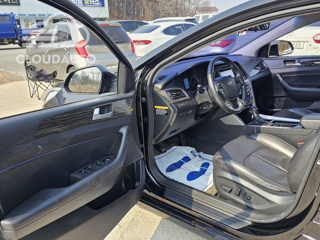 2015 Hyundai Sonata 2.0 Smart - Image 10