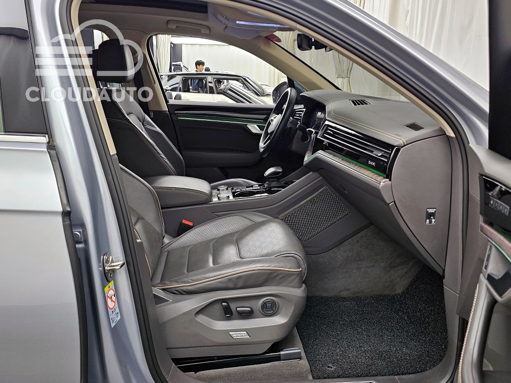 2021 Volkswagen Touareg 3.0 TDI Prestige - Image 11