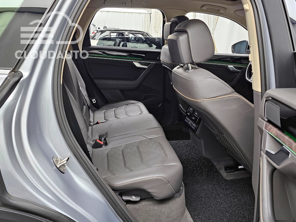 2021 Volkswagen Touareg 3.0 TDI Prestige - Image 12