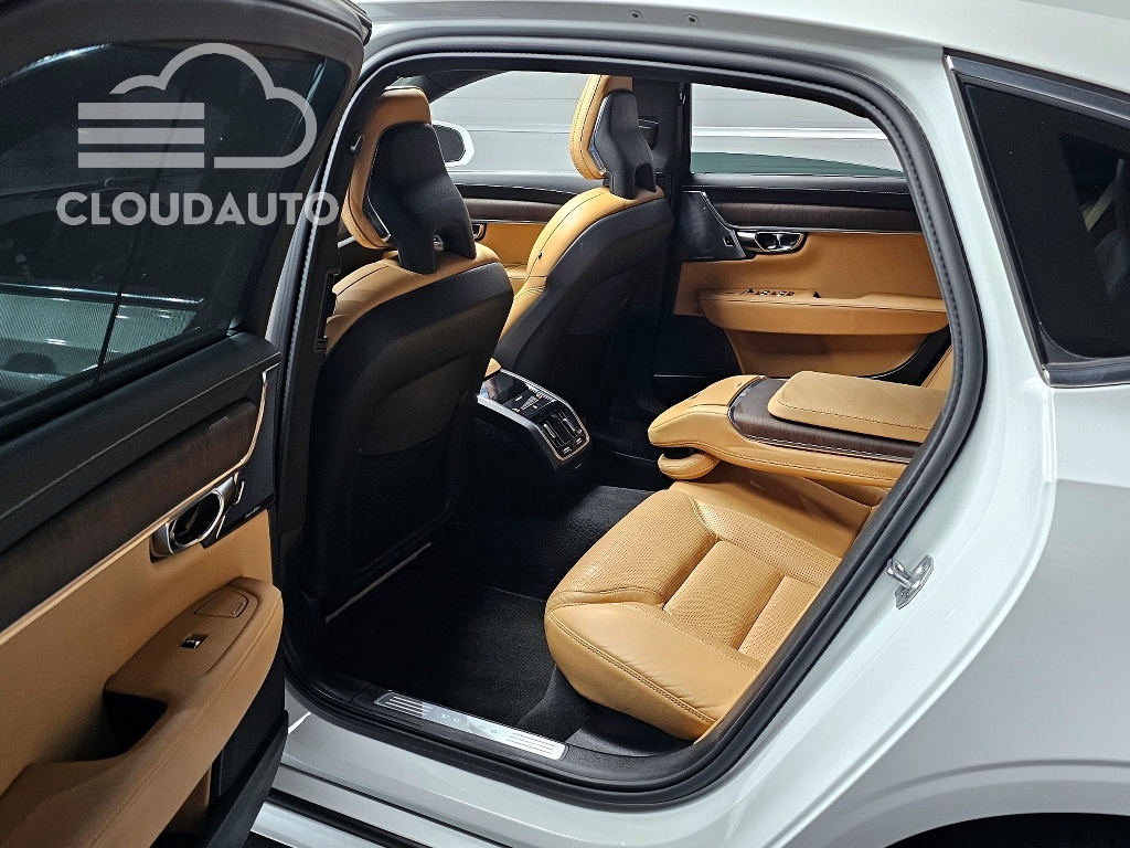 2021 Volvo S90 B6 AWD - Image 11