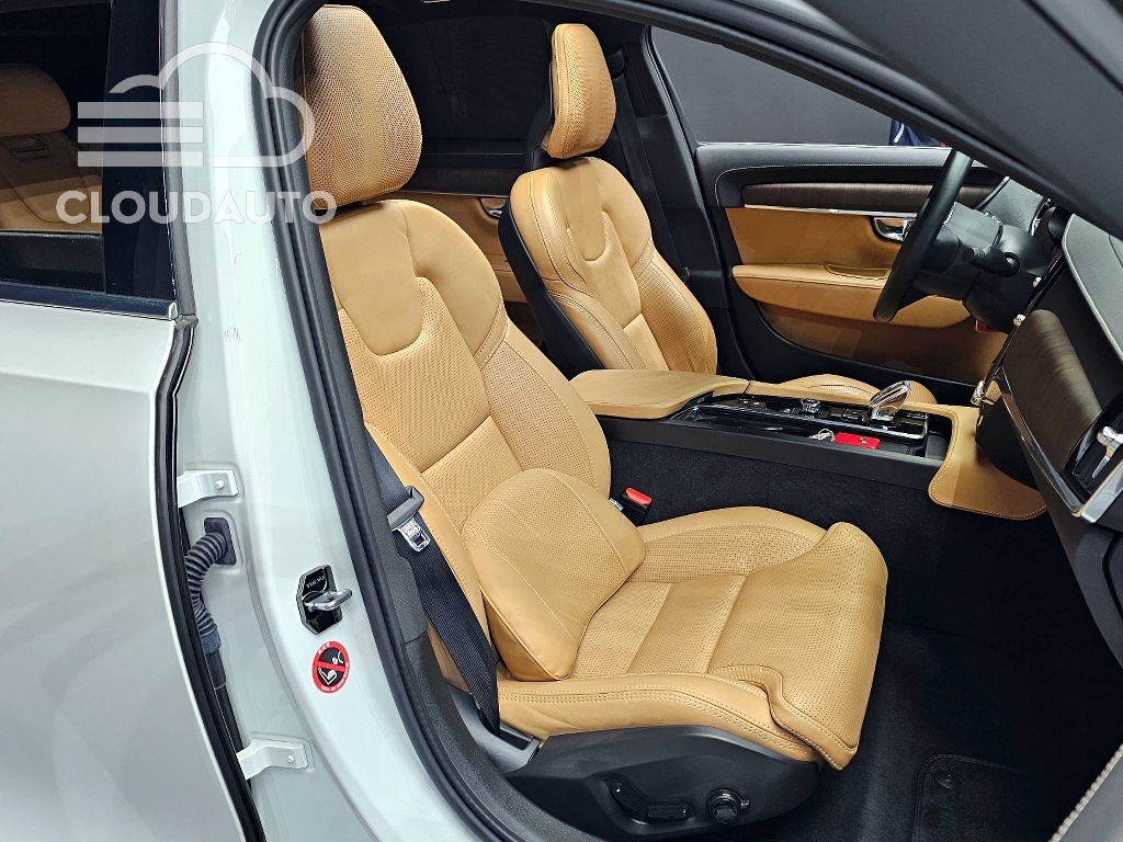 2021 Volvo S90 B6 AWD - Image 12