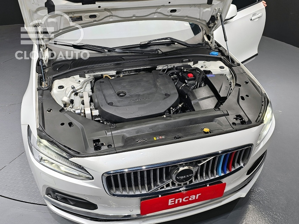2021 Volvo S90 B6 AWD - Image 6