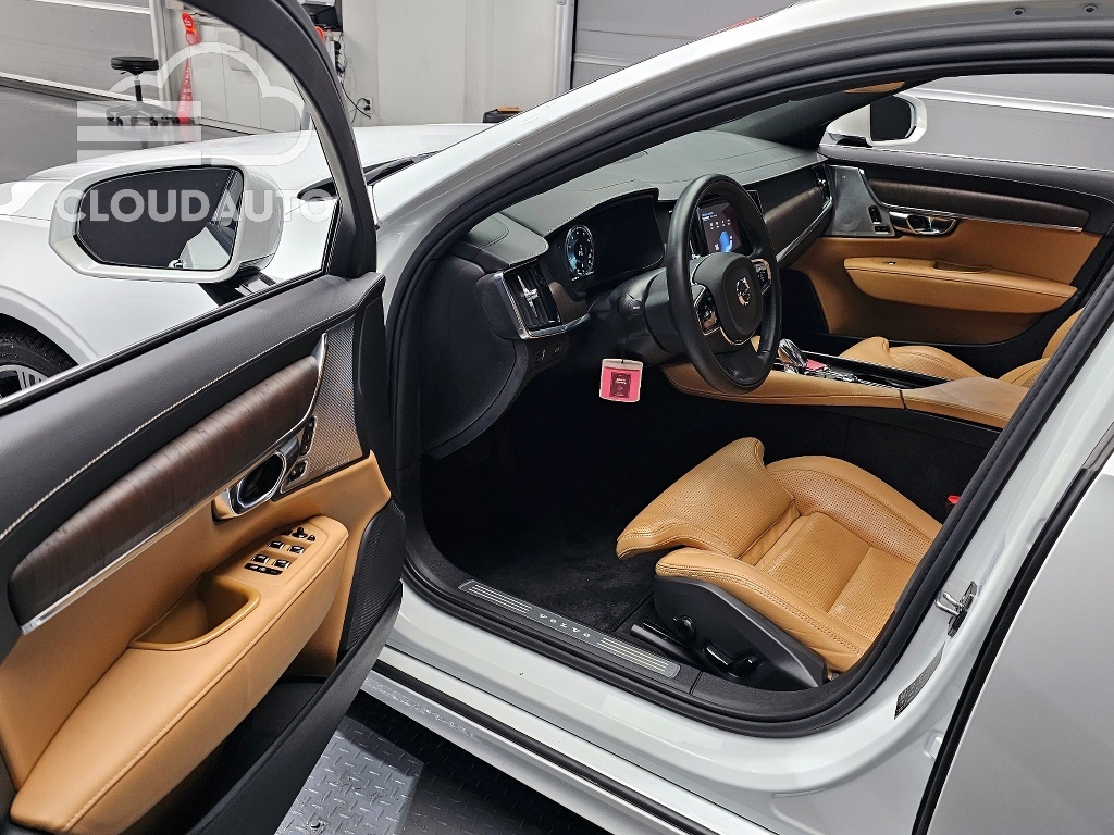 2021 Volvo S90 B6 AWD - Image 10