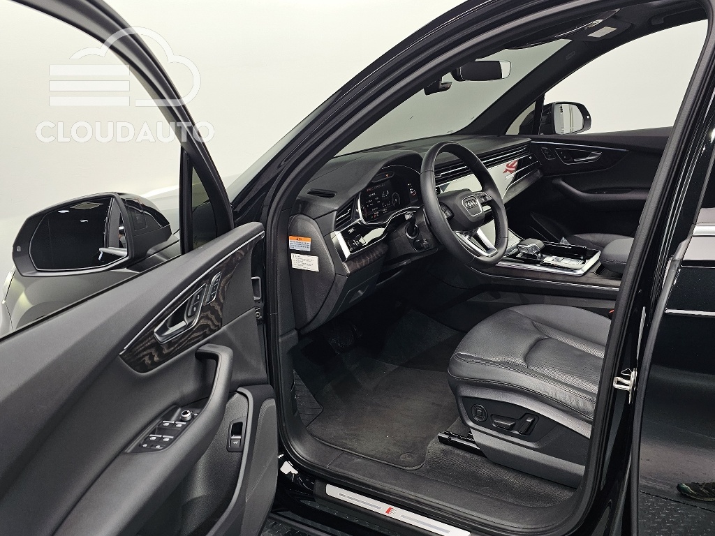 2022 Audi Q7 45 TDI Premium - Image 11